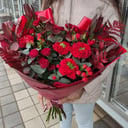 Букет Роз, Гиперикума и Цимбидиума