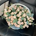 Корзина с пионовидными розами