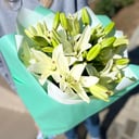 5 лилий в букете