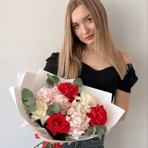 Сборный букет с гортензией и французским