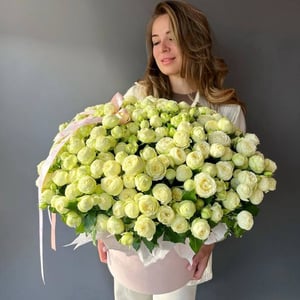 Шляпная коробка с цветами «Букет из белых роз»