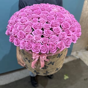 Шляпная коробка с цветами «Розы в коробке»