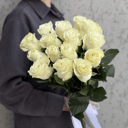 Букет 15 белых роз в ленте