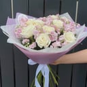 Букет «Семь белых роз с маттиолой»