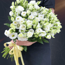 Букет из 25 белых лизиантусов из эустом