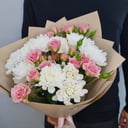 Букет «Нежное вдохновение» из хризантем и роз