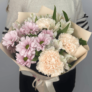 Букет «Брют с розовой кенеди» из альстромерий и гвоздик