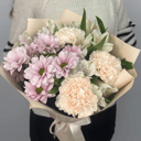 Букет «Брют с розовой кенеди» из альстромерий и гвоздик