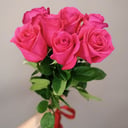 Букет «7 ярких роз с ленточкой»