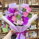 Букет «Экзо» из хризантем и орхидей