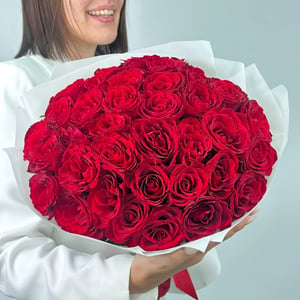 Букет из 35 красных роз Кения 40 см
