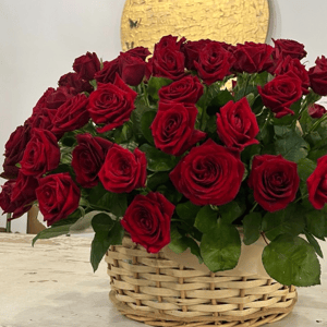101 роза в корзине