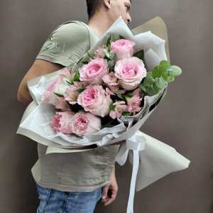 Букет «Сладостная музыка» из роз и альстромерий