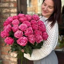 Букет «25 пионовидных эквадорских роз под ленту»