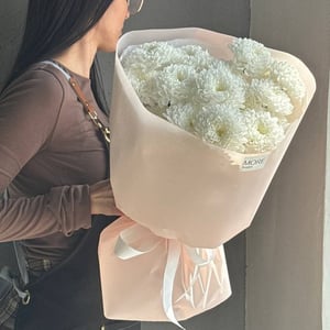 Букет из 3 кустовых белоснежных хризантем
