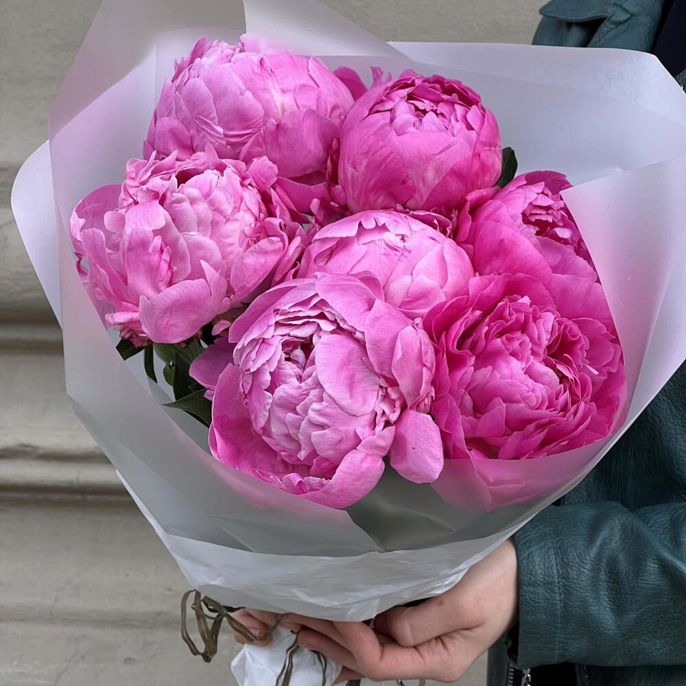 Букет из 7 пионов