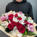 Букет «Розы и орхидеи»