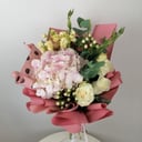 Букет «Сливки нежности» из роз и экзотических цветов