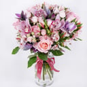 Букет «Трепетное сердце» из роз и альстромерий