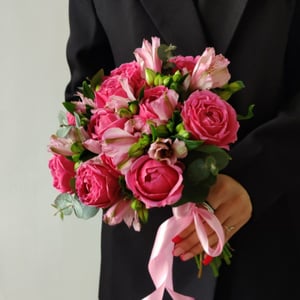 Букет невесты: Розы и альстромерии