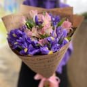 Букет «Ирисы и альстромерия»