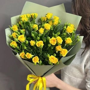 Букет «7 желтых кустовых роз, арт.3135»