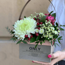 Композиция из хризантем и альстромерии