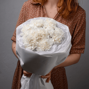 Белый шелк элегантный букет из гвоздик