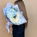 Букет «Голубая гортензия и ароматная роза Охара»