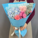 Букет с розами и гвоздиками