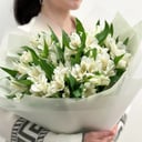 Букет из 9 белых альстромерий