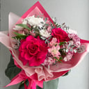 Букет «Ягодка» из альстромерий и гвоздик