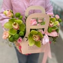 Коробка с цветами «Сумочка с орхидей»