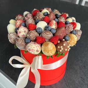 Клубника в шоколаде в подарок