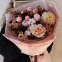 Букет «Поцелуй Октября» из роз и хризантем