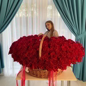 Корзина с цветами «151 французская роза»