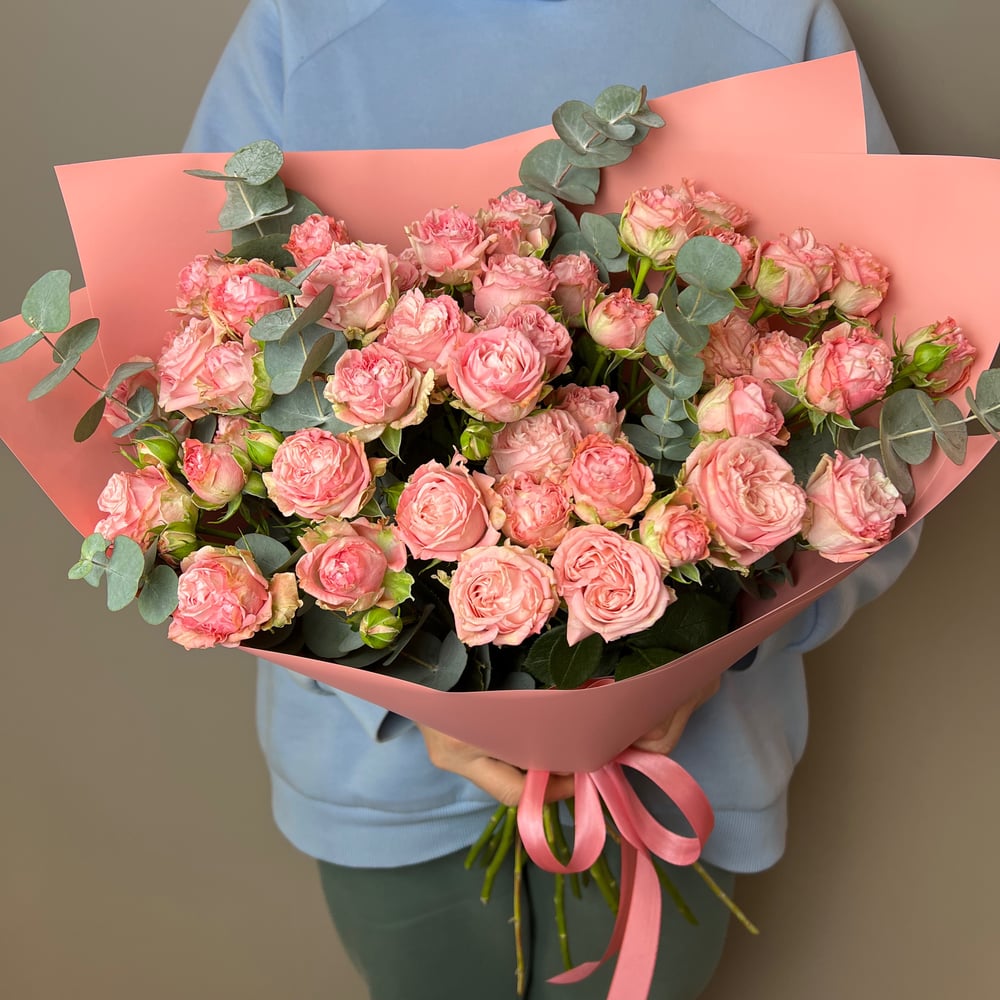 Букет «Кустовая пионовидная роза с эвкалипт 30»