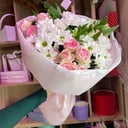 Букет «Кругляш средний» из роз и хризантем