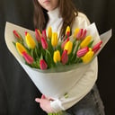 Букет из 25 смешанных тюльпанов