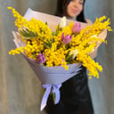 Букет 9 сиренево-белых Тюльпанов с мимозой