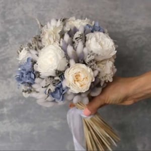 Букет невесты из сухоцветов с розами