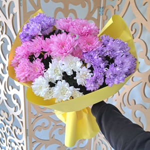 Монобукет с хризантемами "Краски весны"