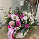 Корзина с цветами «Весенний микс» из ромашек и роз