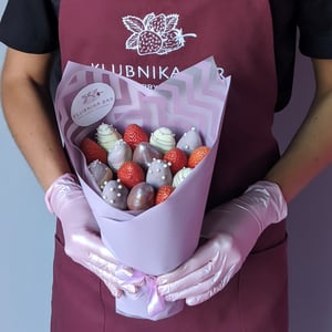 Букет из клубники Лаванда S