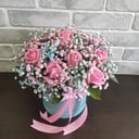 Шляпная коробка с цветами «Гипсофила и розы в коробке»