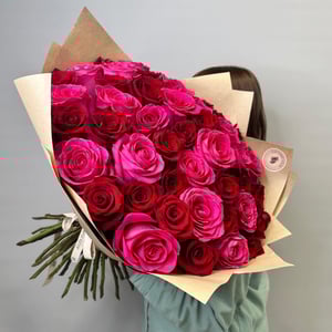 Букет «51 roses микс из эквадорских роз»