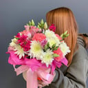 Коробка с цветами «Маленькая Принцесса» из гвоздик и хризантем