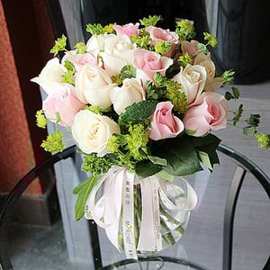 Букет «Розы в вазе»