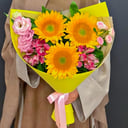 Яркий букет с подсолнухами