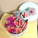 Подарочный набор «Мишка с цветами и киндерами»